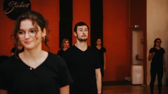 danseur, danseuse, salle de danse, orange, cours